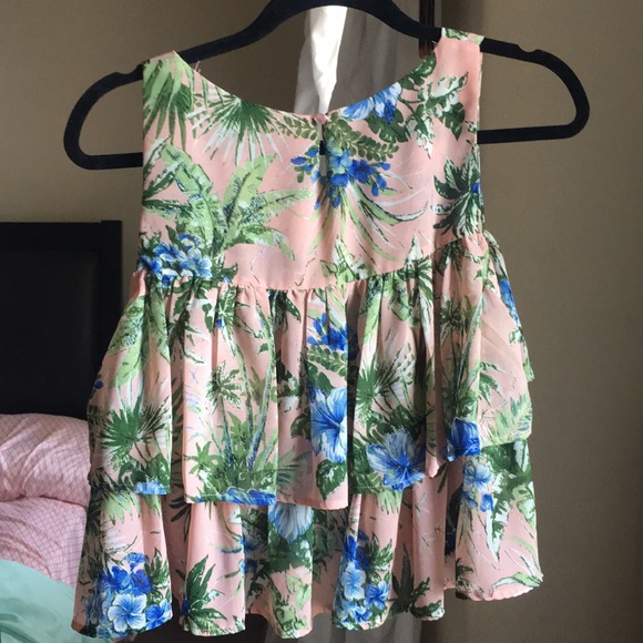 Light & Flowy Tropical Floral Print Pattern Blouse - Picture 5 of 6